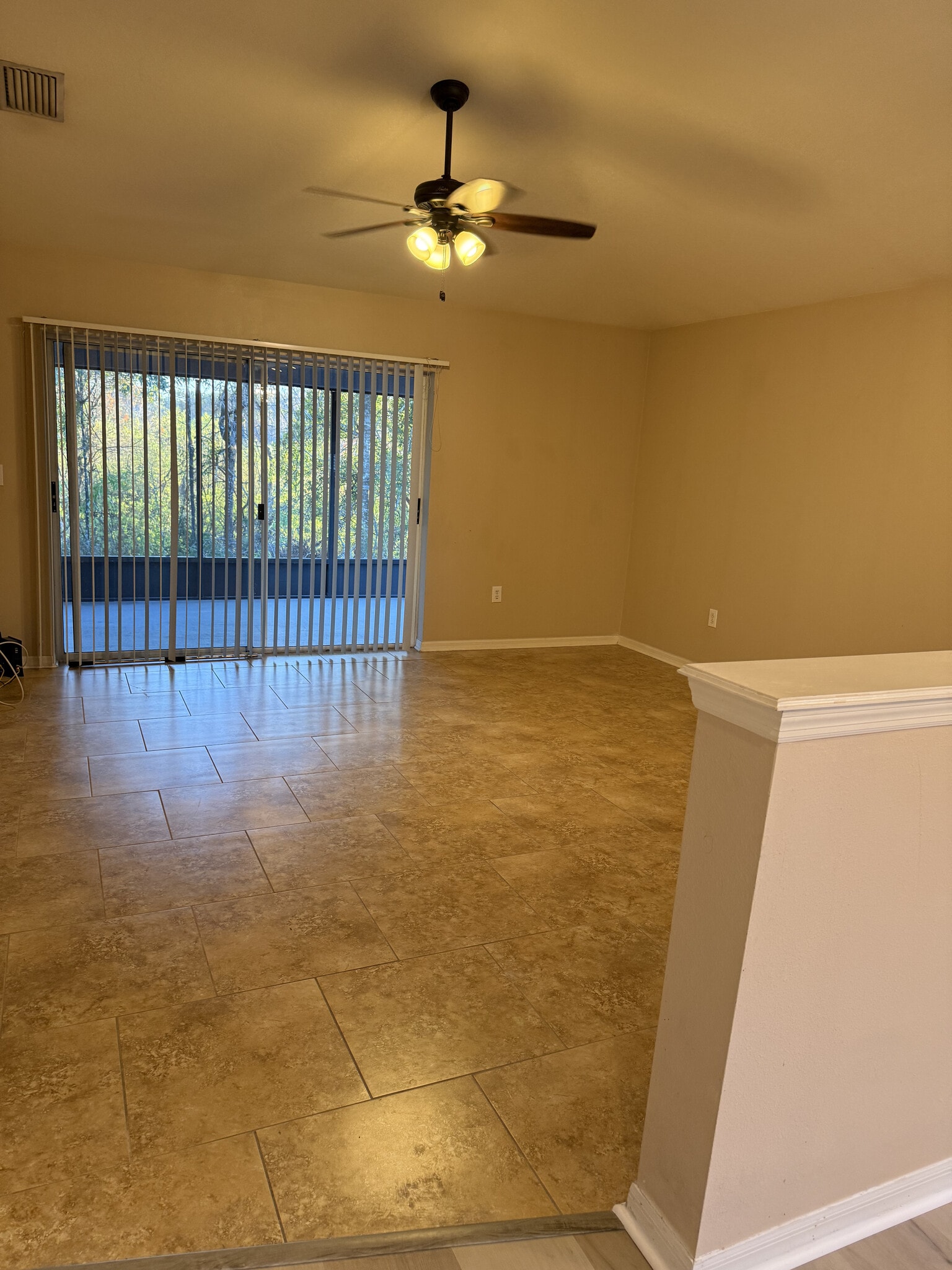 Spacious Family Room - 24220 Denali Ct