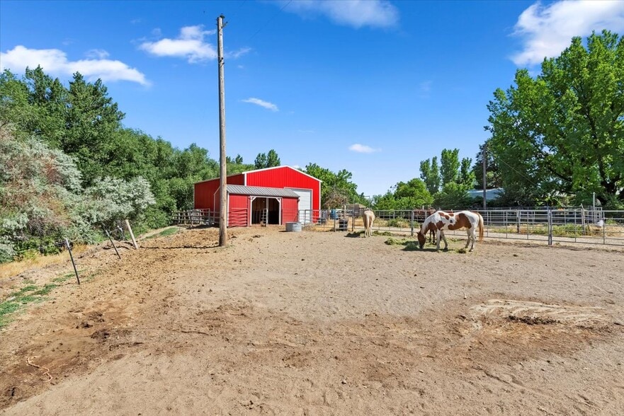 Building Photo - 15916 Hill Top Cir