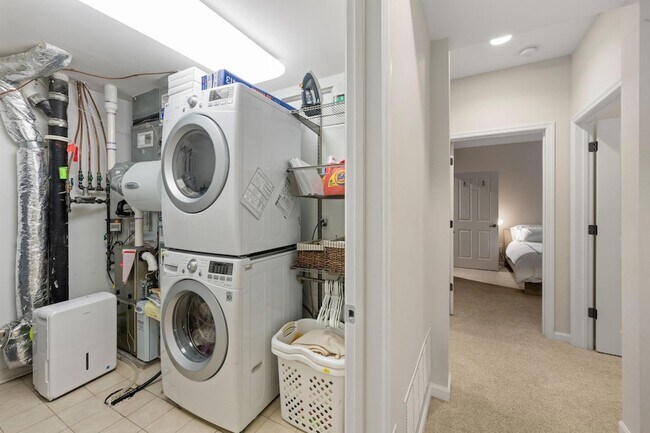 Building Photo - 1008 Portland Ave