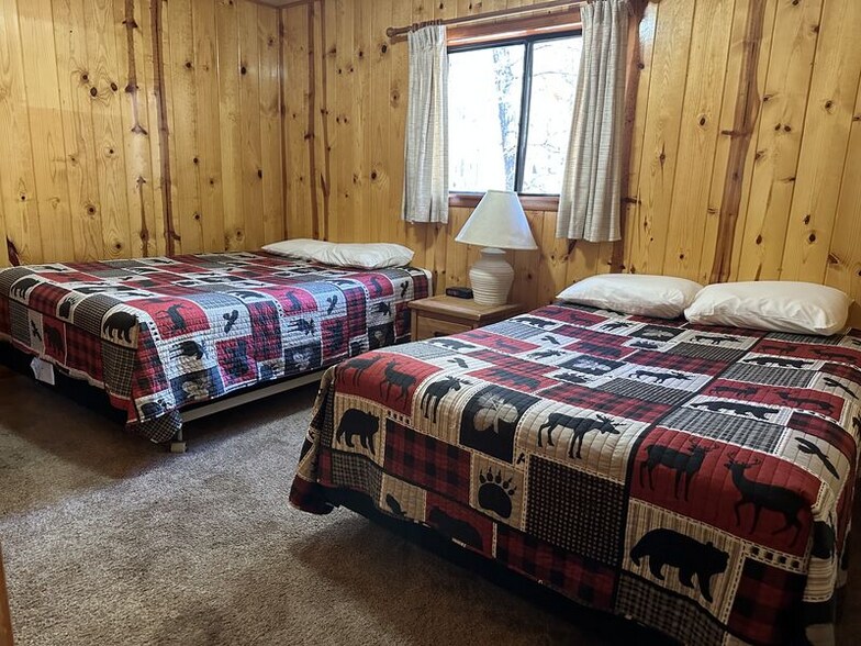 Building Photo - 237 E White Mountain Blvd