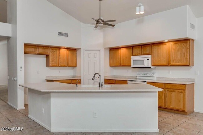 Building Photo - 6321 S 4 Peaks Pl