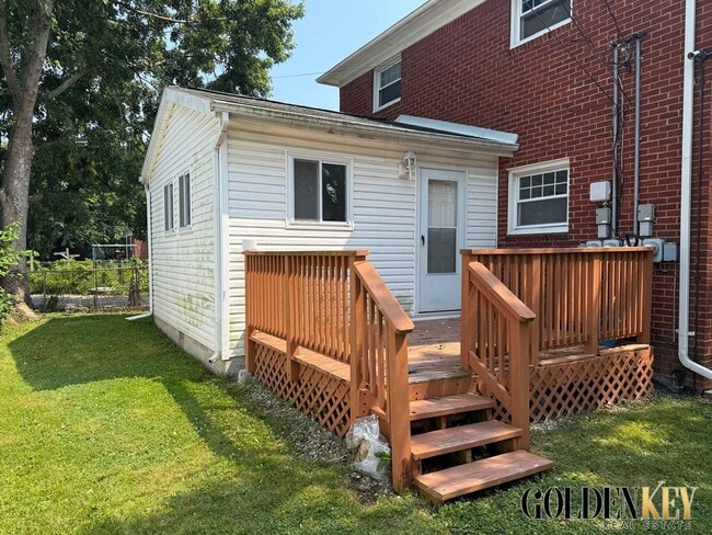 Building Photo - 2082 Vernier Rd