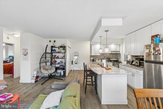 Building Photo - 2101 Chestnut St