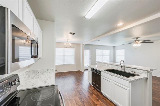 Building Photo - 7500 Lazy Spur Blvd