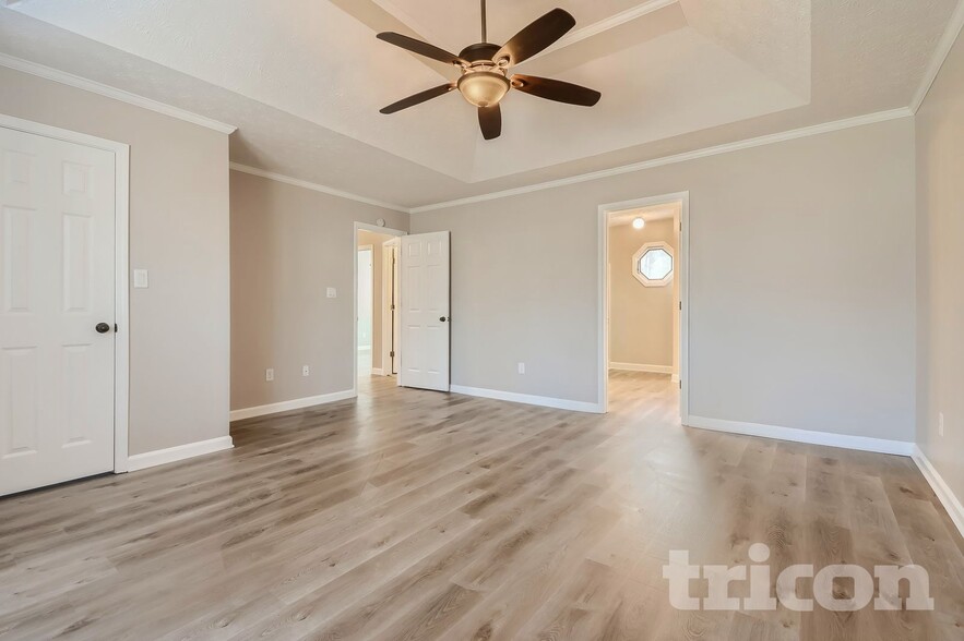 Building Photo - 530 N Oakland Cir