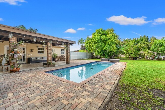 Building Photo - 3605 SW 122nd Pl