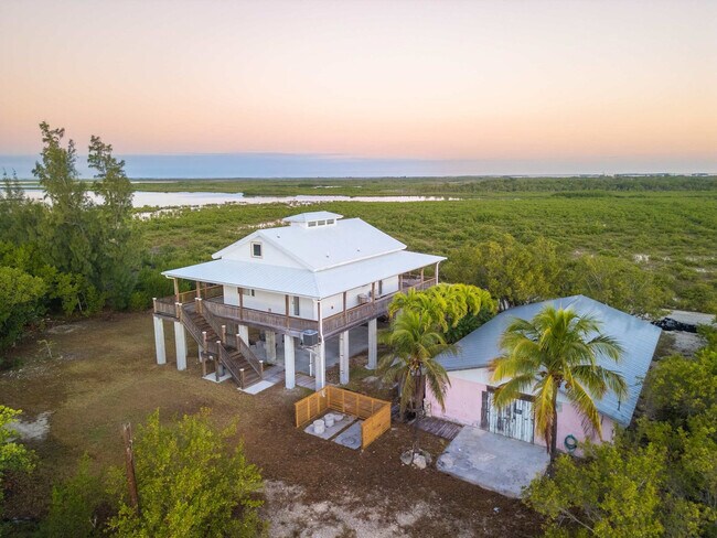 Building Photo - 18954 Acosta Rd