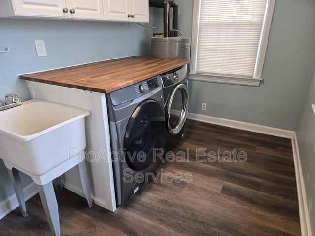 Building Photo - 519 Maycox Ave