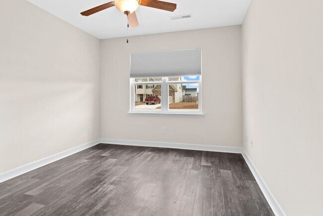 Building Photo - Minutes to Back Gate & Beaches!