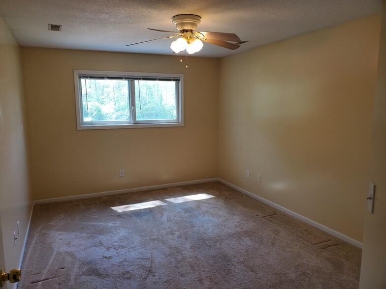 Bedroom #1 - 5330 Godas Cir