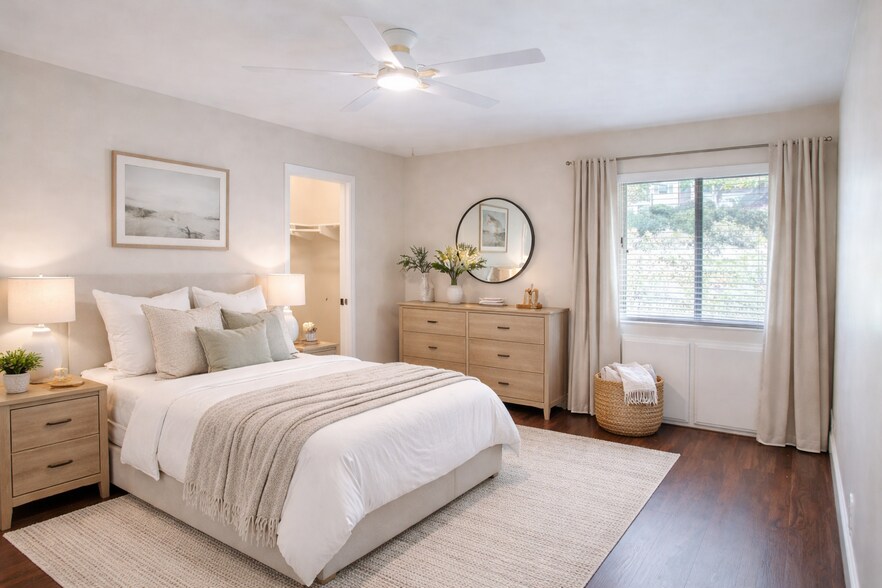 Building Photo - 10425 Caminito Cuervo