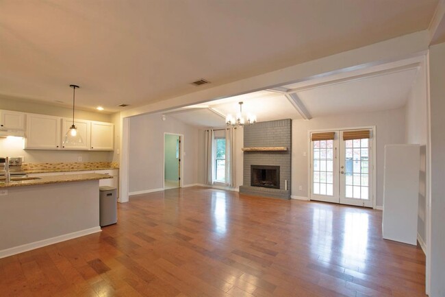 Building Photo - 212 Linda Ln