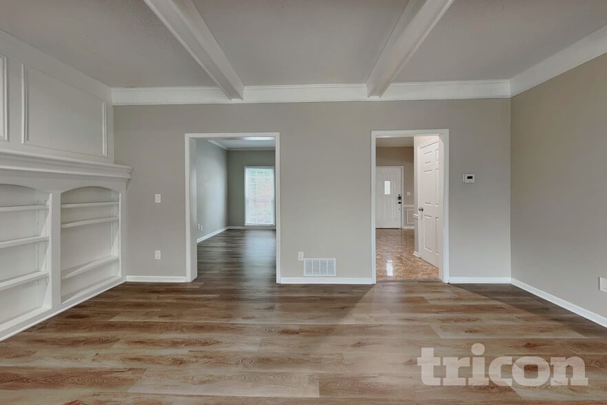 Building Photo - 9719 N Kenwood Ct