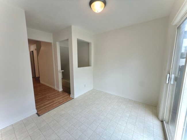 Building Photo - 4 Bedroom Clearfield Town Home Available i...