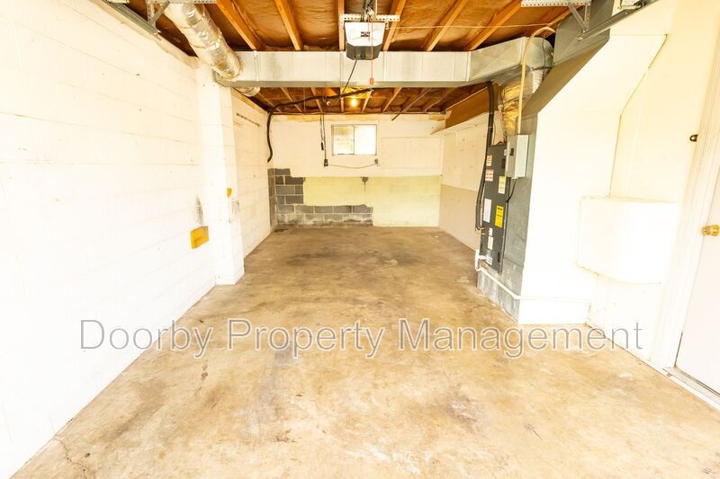 Building Photo - 8911 Drake Parkway Rd