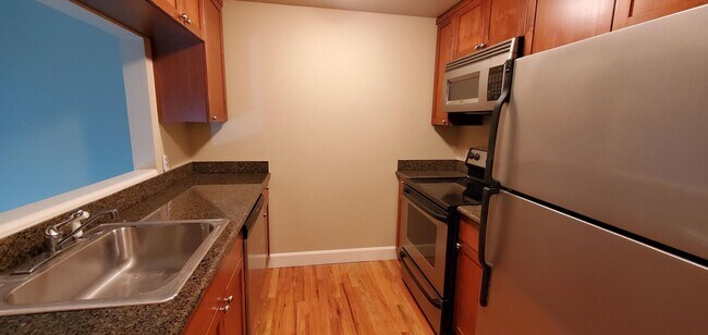 Building Photo - Spacious 2 Bed 1.5 Bath In Old Town Issaquah!