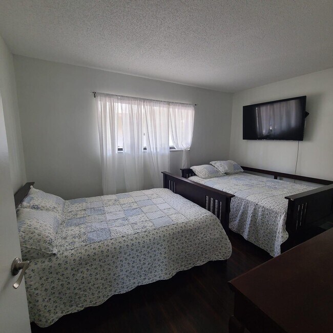 Building Photo - 5220 Las Verdes Cir