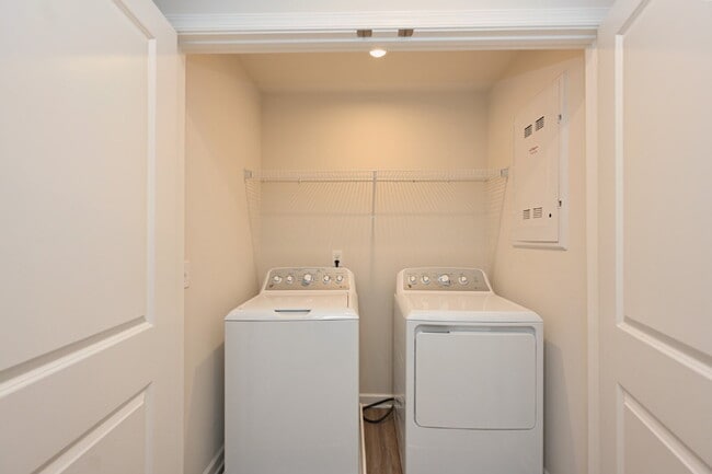 Building Photo - Luxury Townhome in a Prime Goodlettsville Location just Minutes to Nashville!