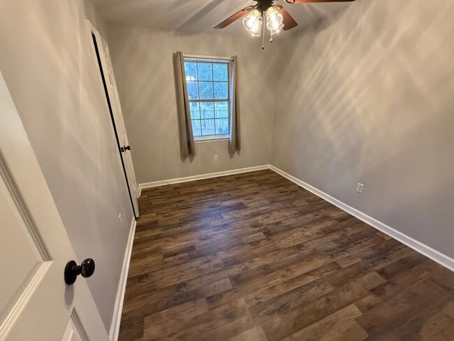 Building Photo - FOR RENT