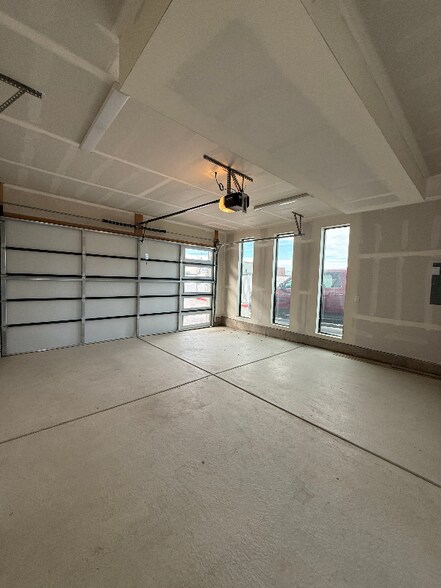 Building Photo - 43 N 100 E