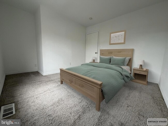 Building Photo - 731 E 4th St