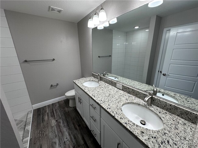 Building Photo - 9995 N Sandree Dr