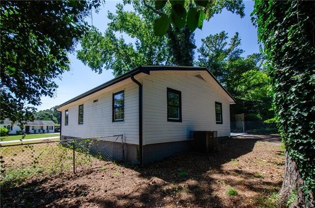 Building Photo - 4244 Lindsey Dr
