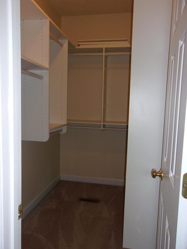 Building Photo - 1095 Magnolia Dr