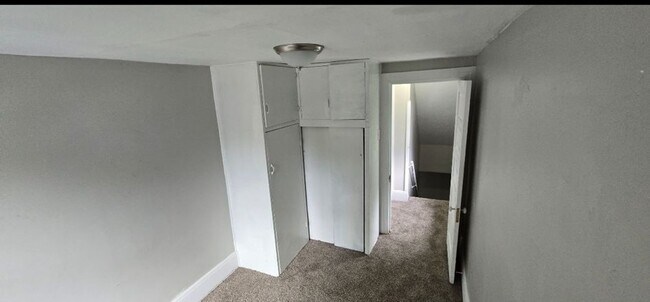 Building Photo - Charming 3-Bedroom Property in Prime Location