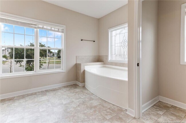 Building Photo - 573 Wedgefield Dr