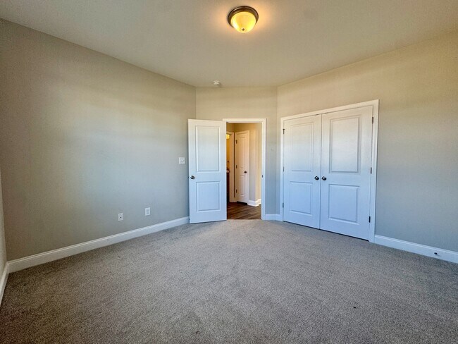 Building Photo - 15 Jones Crk Ln