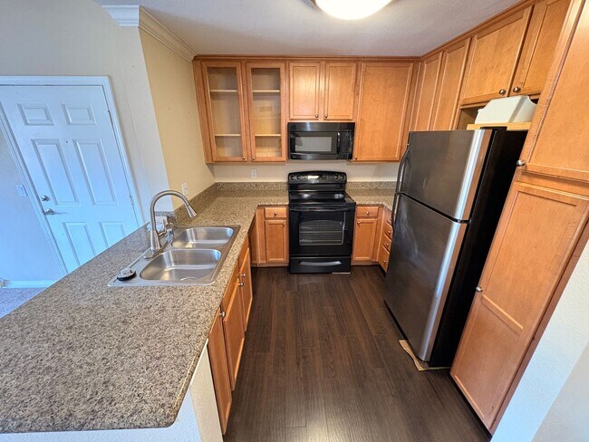 Building Photo - 1BR Condo with Private Balcony, Central A/C & Community Amenities in Corona