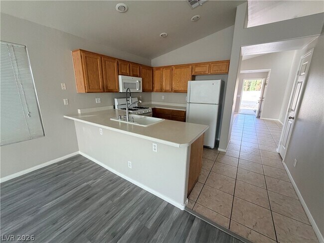 Building Photo - 765 Donelle Ave