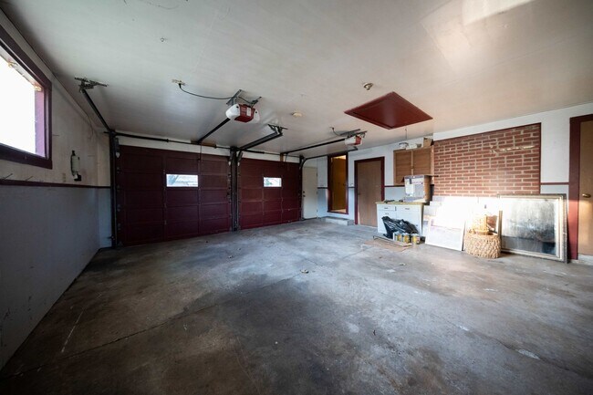 Building Photo - Mid-Century 3 Bedroom in Pine Valley Estates