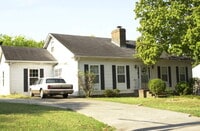 Building Photo - BEAUTIFUL SINGLE FAMILY HOME