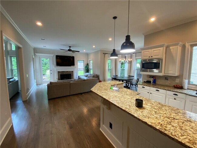 Building Photo - 2464 Canopy Glen NE