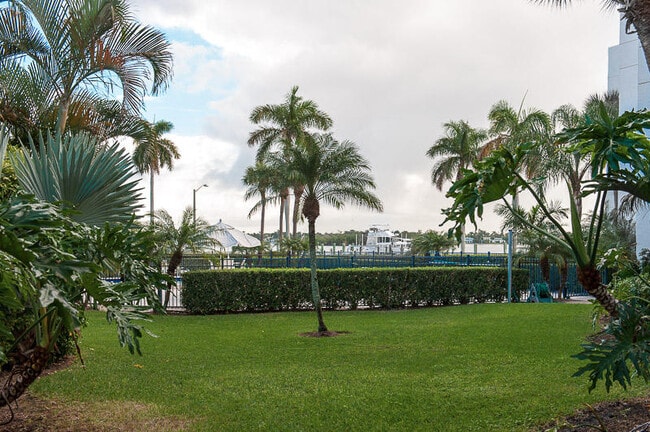 Building Photo - 3701 S Flagler Dr