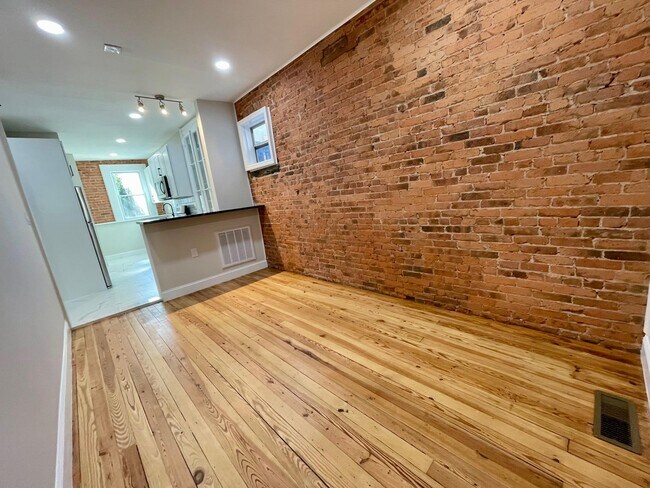 Building Photo - 357 8th St