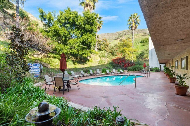 Building Photo - 2700 Cahuenga Blvd