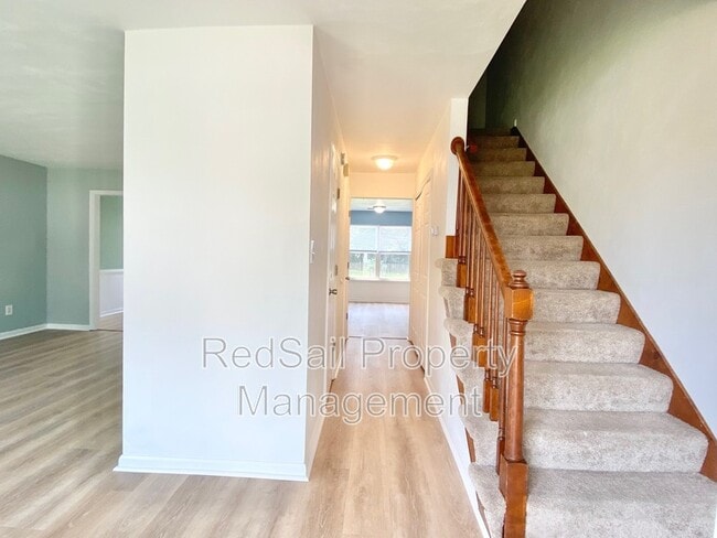 Building Photo - 5525 Fair Oaks Dr