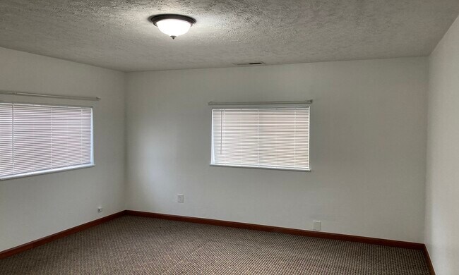 Building Photo - 7235 SE Clatsop St