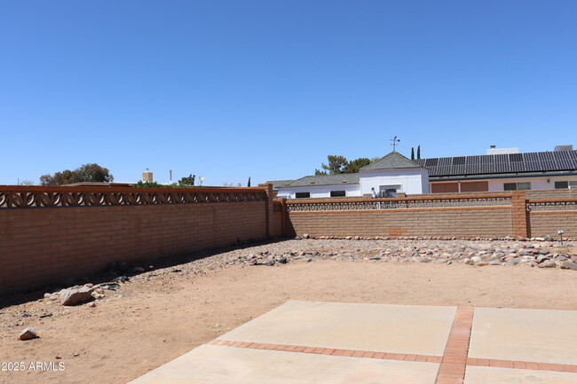 Building Photo - 1841 Lexington Dr