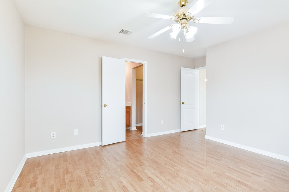 Building Photo - 18918 Brownstone Mills Dr