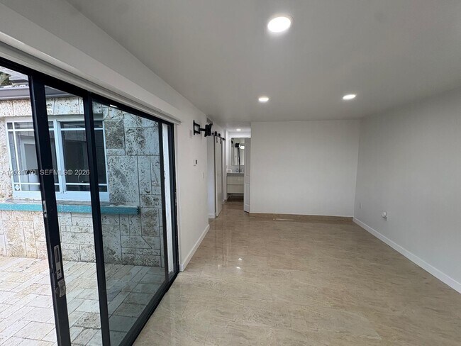 Building Photo - 15003 Coconut Ct
