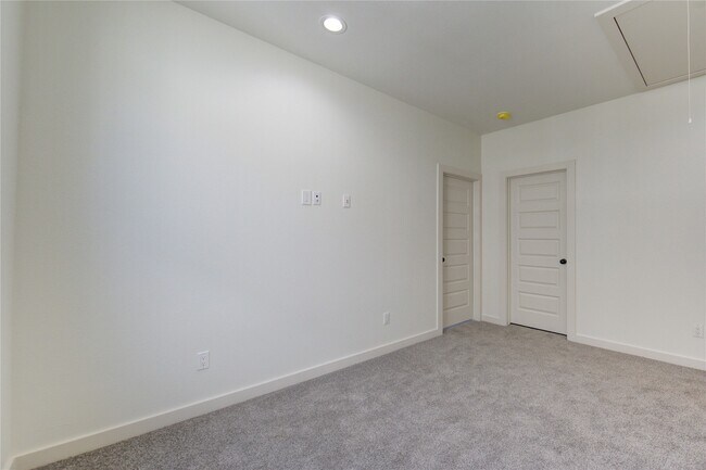 Building Photo - 2914 El Fenice Ln