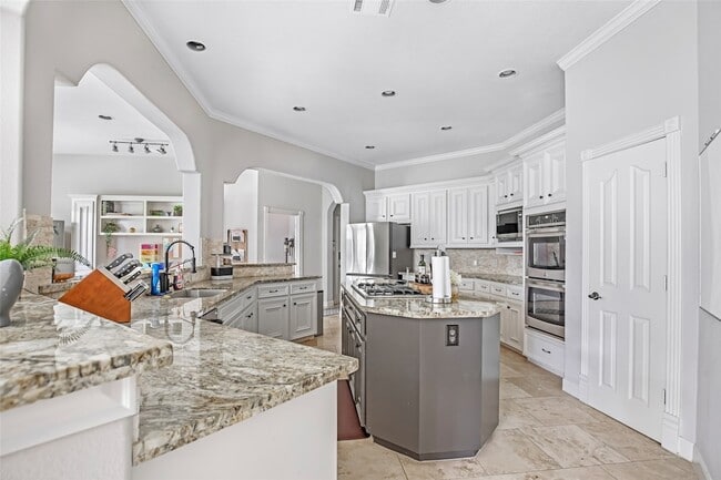 Building Photo - 29006 Reserve Bend Dr