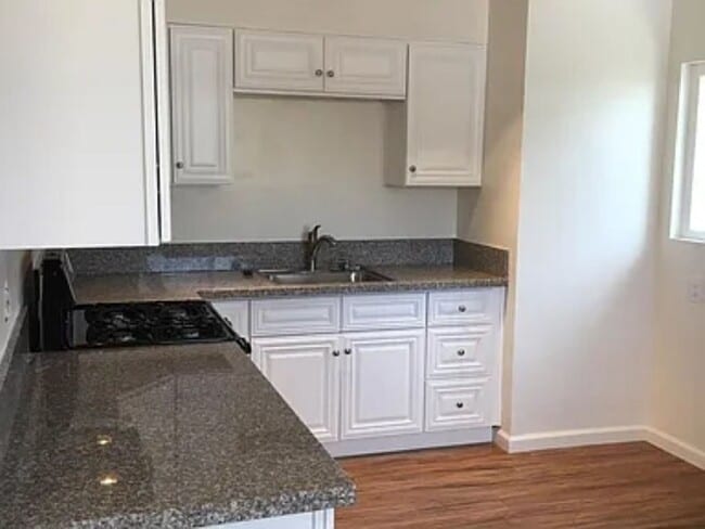 Building Photo - Charming 2-Bedroom Home in Prime 92117 Loc...