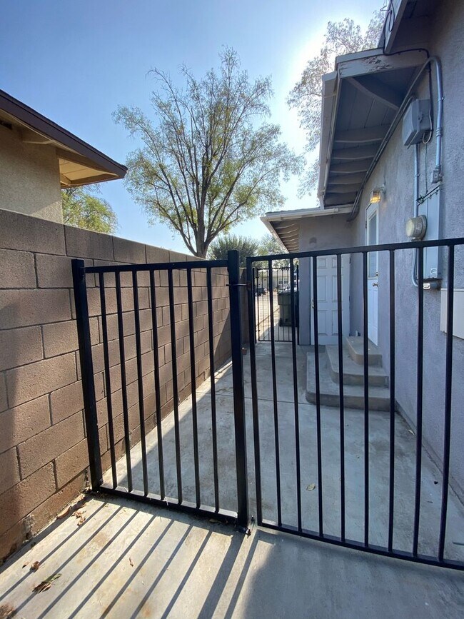 Building Photo - 3BD/2BA Beautiful Riverside Home!!