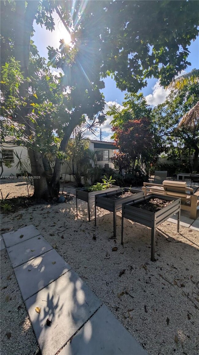 Building Photo - 1431 NW 26th St