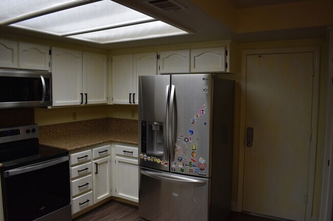 Building Photo - 924 Christy Ct